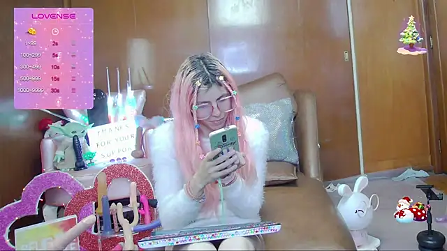 Snapshot of Skinygirl chatting on 10.21.25 Skinygirl online show from 10.21.25