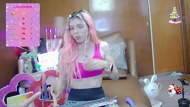 Snapshot of Skinygirl chatting on 10.23.25 Skinygirl online show from 10.23.25