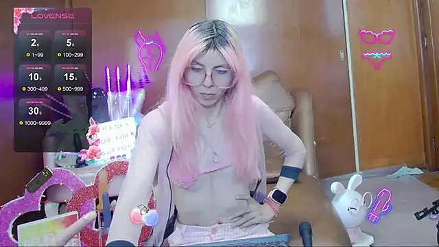 Snapshot of Skinygirl chatting on 11.06.25 Skinygirl online show from 11.06.25