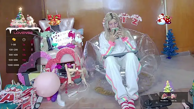 Snapshot of Skinygirl chatting on 12.19.25 Skinygirl online show from 12.19.25