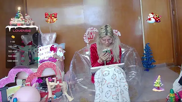 Snapshot of Skinygirl chatting on 12.21.25 Skinygirl online show from 12.21.25