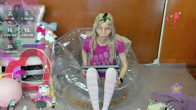 Snapshot of Skinygirl chatting on 01.05.26 Skinygirl online show from 01.05.26