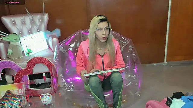 Snapshot of Skinygirl chatting on 03.05.26 Skinygirl online show from 03.05.26