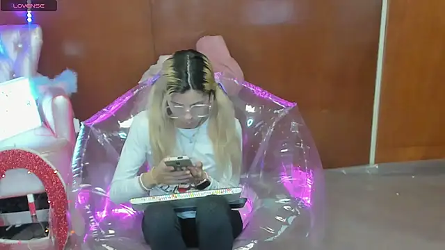 Skinygirl online show from 03.21.26