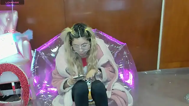 Skinygirl online show from 03.22.26