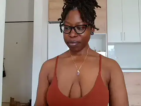 Snapshot of MadamIndigo chatting on 01.16.26 MadamIndigo online show from 01.16.26