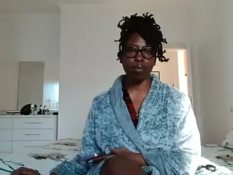 Snapshot of MadamIndigo chatting on 02.27.26 MadamIndigo online show from 02.27.26