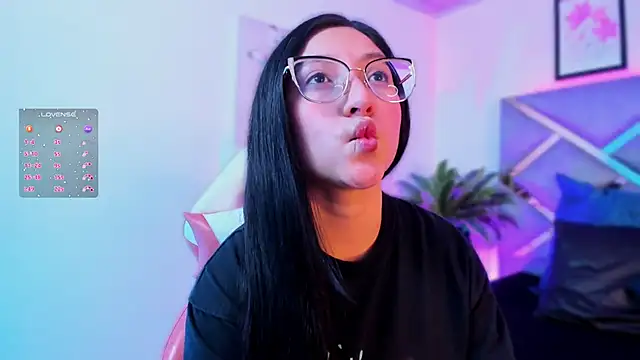 lucy neil online show from 11.06.25