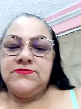Snapshot of mommy_cute chatting on 09.13.25 mommy cute online show from 09.13.25