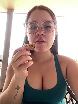 Lucyklein2022 online show from 02.22.25