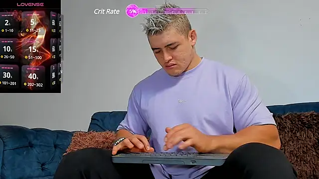 Snapshot of Leonsmoron chatting on 12.11.24 Leonsmoron online show from 12.11.24