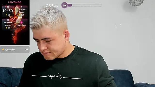 Snapshot of Leonsmoron chatting on 01.08.25 Leonsmoron online show from 01.08.25