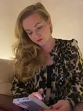 Snapshot of Lady__Maria chatting on 12.11.24 Lady  Maria online show from 12.11.24