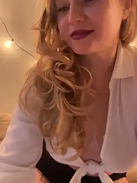 Snapshot of Lady__Maria chatting on 02.22.25 Lady  Maria online show from 02.22.25