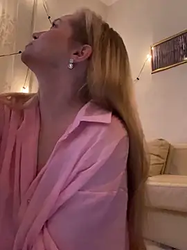 Snapshot of Lady__Maria chatting on 10.15.25 Lady  Maria online show from 10.15.25