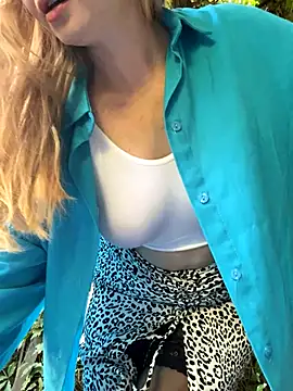 Snapshot of Lady__Maria chatting on 10.18.25 Lady  Maria online show from 10.18.25