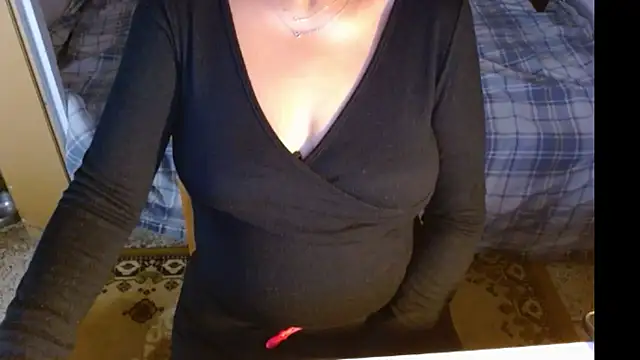 Snapshot of MysteryLadyxXx chatting on 10.22.25 MysteryLadyxXx online show from 10.22.25