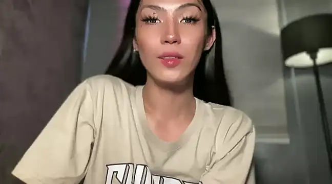 Snapshot of Bella_Gordon chatting on 12.14.24 Bella Gordon online show from 12.14.24