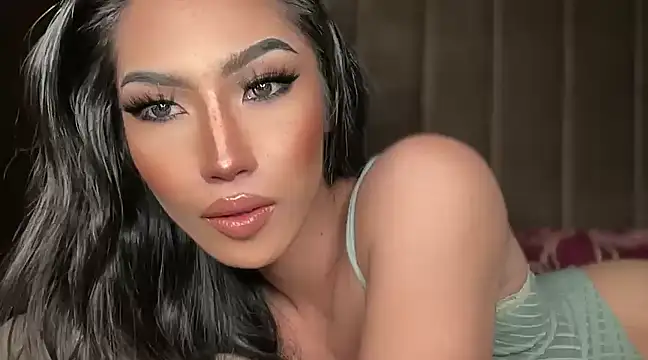 Snapshot of Bella_Gordon chatting on 12.20.24 Bella Gordon online show from 12.20.24