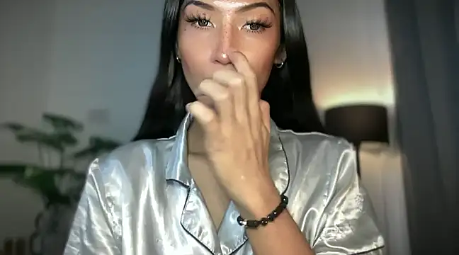 Snapshot of Bella_Gordon chatting on 02.23.25 Bella Gordon online show from 02.23.25