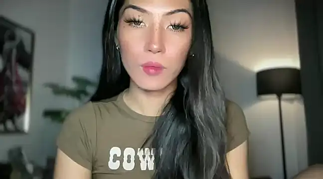 Snapshot of Bella_Gordon chatting on 02.23.25 Bella Gordon online show from 02.23.25