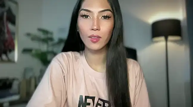 Snapshot of Bella_Gordon chatting on 02.24.25 Bella Gordon online show from 02.24.25