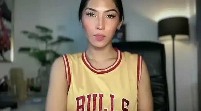 Snapshot of Bella_Gordon chatting on 02.24.25 Bella Gordon online show from 02.24.25