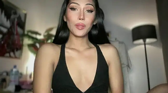 Snapshot of Bella_Gordon chatting on 03.18.25 Bella Gordon online show from 03.18.25