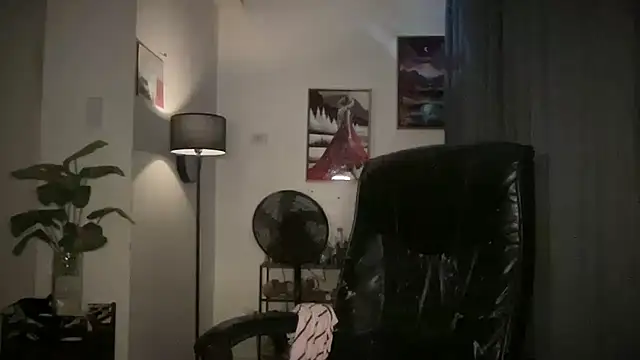 Snapshot of Bella_Gordon chatting on 09.20.25 Bella Gordon online show from 09.20.25