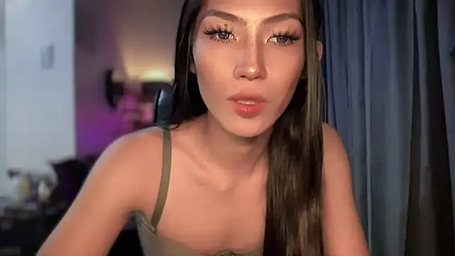 Snapshot of Bella_Gordon chatting on 10.14.25 Bella Gordon online show from 10.14.25