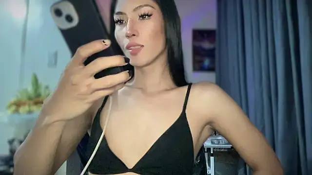 Snapshot of Bella_Gordon chatting on 10.16.25 Bella Gordon online show from 10.16.25