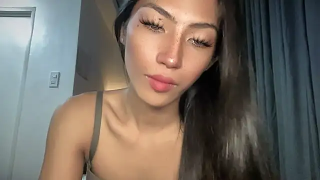 Snapshot of Bella_Gordon chatting on 10.23.25 Bella Gordon online show from 10.23.25