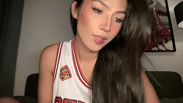 Snapshot of Bella_Gordon chatting on 04.19.26 Bella Gordon online show from 04.19.26