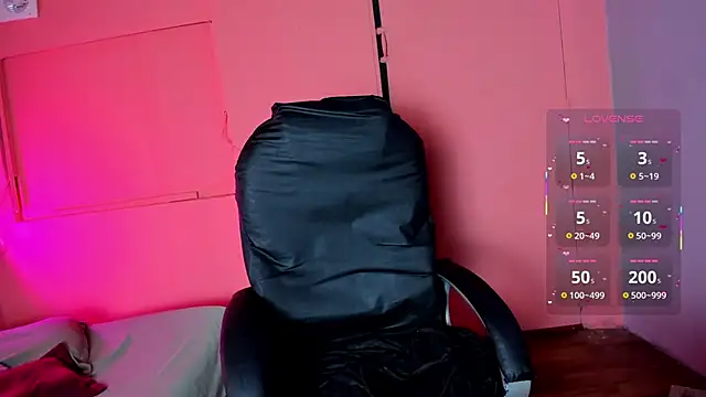 Snapshot of Desipleasure chatting on 10.28.25 Desipleasure online show from 10.28.25