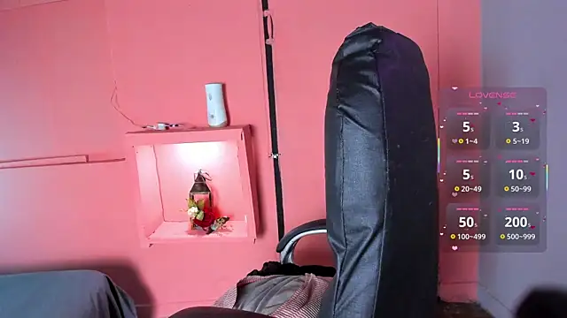 Snapshot of Desipleasure chatting on 11.18.25 Desipleasure online show from 11.18.25