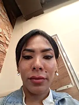 Doll Loren online show from 11.17.25