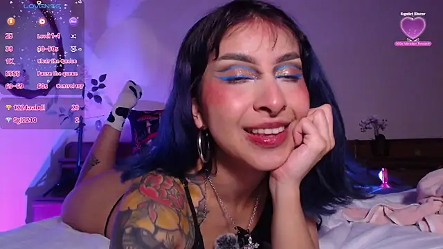 Snapshot of Cinamoonn chatting on 03.22.25 Cinamoonn online show from 03.22.25