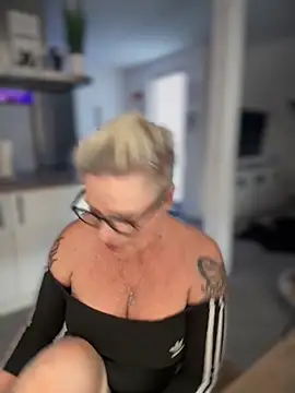 German Milf online show from 10.14.25