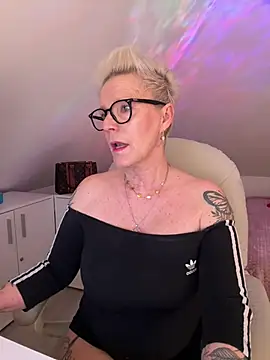 German Milf online show from 04.07.26