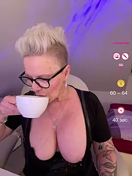 Snapshot of German_Milf chatting on 06.10.26 German Milf online show from 06.10.26