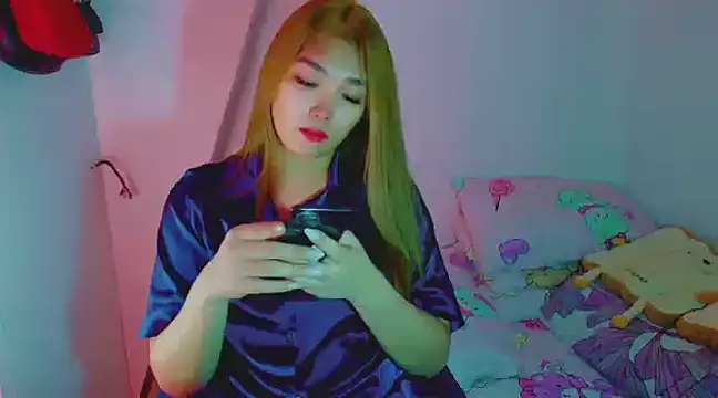 TR4NSCUTI3 online show from 12.29.24