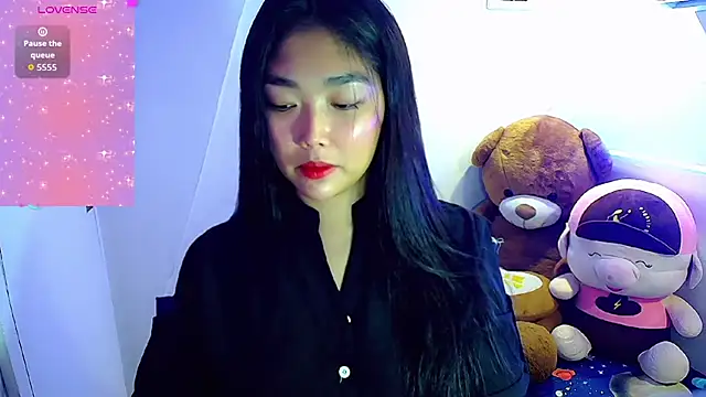 TR4NSCUTI3 online show from 09.30.25