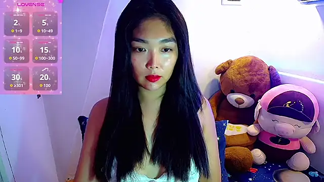 TR4NSCUTI3 online show from 10.05.25