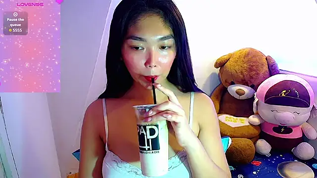 TR4NSCUTI3 online show from 10.11.25