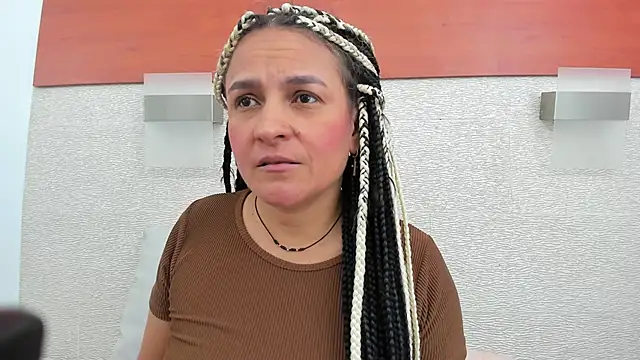 Snapshot of allice_green chatting on 10.31.25 allice green online show from 10.31.25