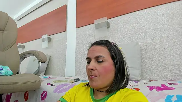 Snapshot of allice_green chatting on 12.17.25 allice green online show from 12.17.25