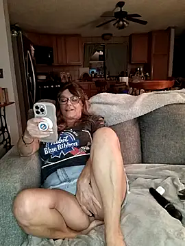 Snapshot of cowgirlc chatting on 03.19.25 cowgirlc online show from 03.19.25