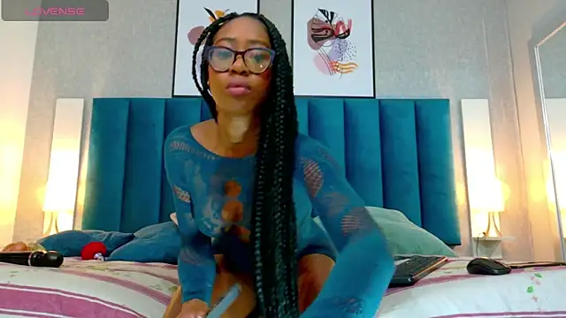 Snapshot of MiaMidnnightt chatting on 03.05.25 MiaMidnnightt online show from 03.05.25