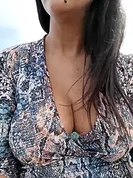 Snapshot of Cataleya80 chatting on 11.14.25 Cataleya80 online show from 11.14.25