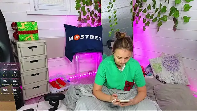 Snapshot of Misss_Vikk chatting on 01.09.25 Misss Vikk online show from 01.09.25